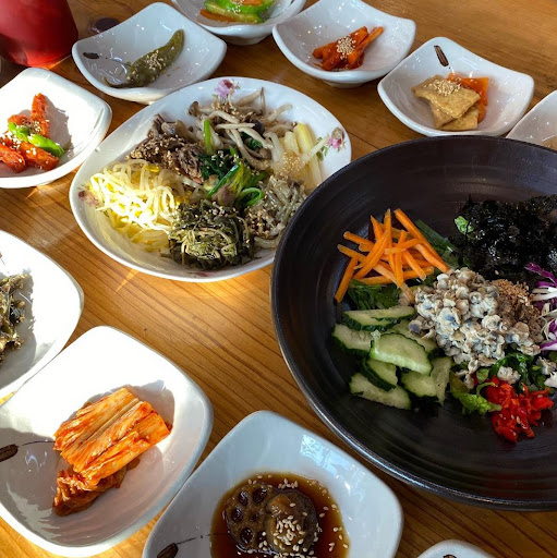 산채더덕구이정식으로 유명한 쉬어가기좋은날식당에서 특별한 식사 즐기기